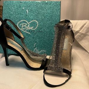 NWB Betsy Johnson Black Satin like High Heel With Bling